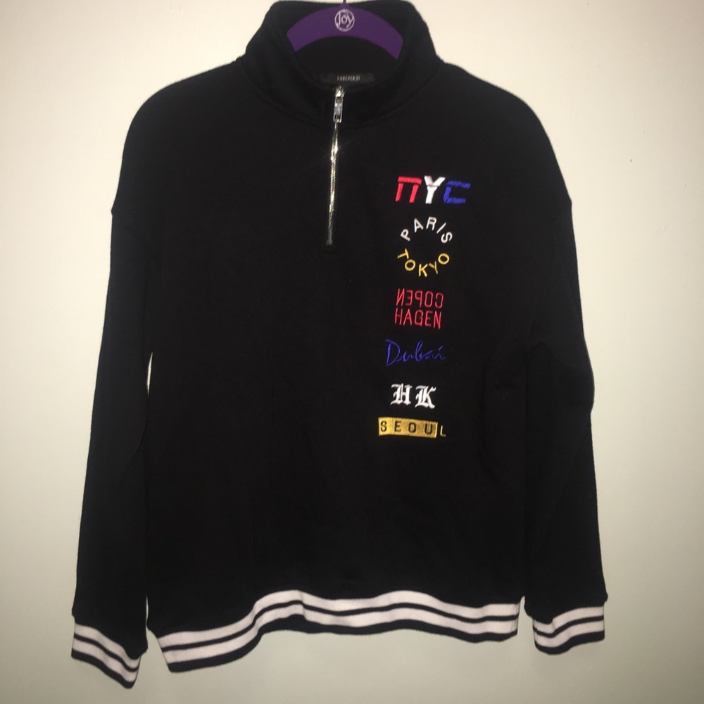 Pullover with city names